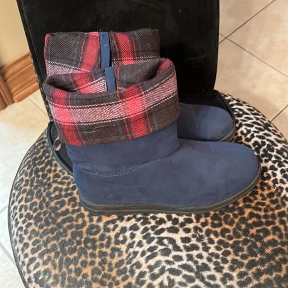 Brand new Muk Luks navy blue faux suede boots, multiple ways to wear!!! - Picture 2 of 6
